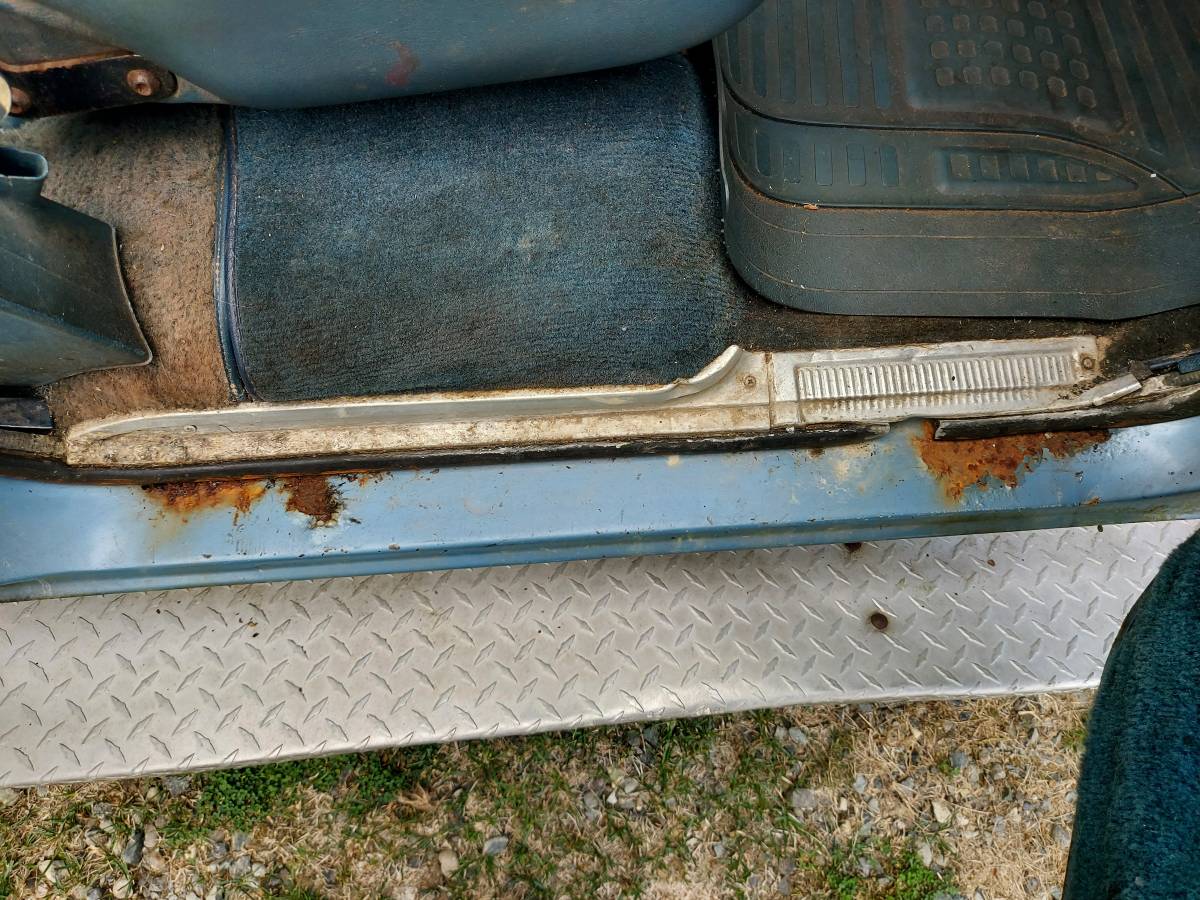 Gmc-suburban-diesel-1984-blue-15