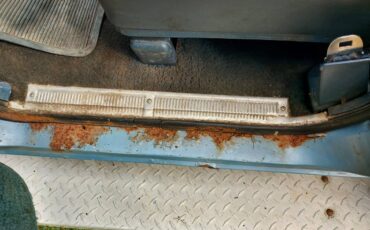 Gmc-suburban-diesel-1984-blue-2