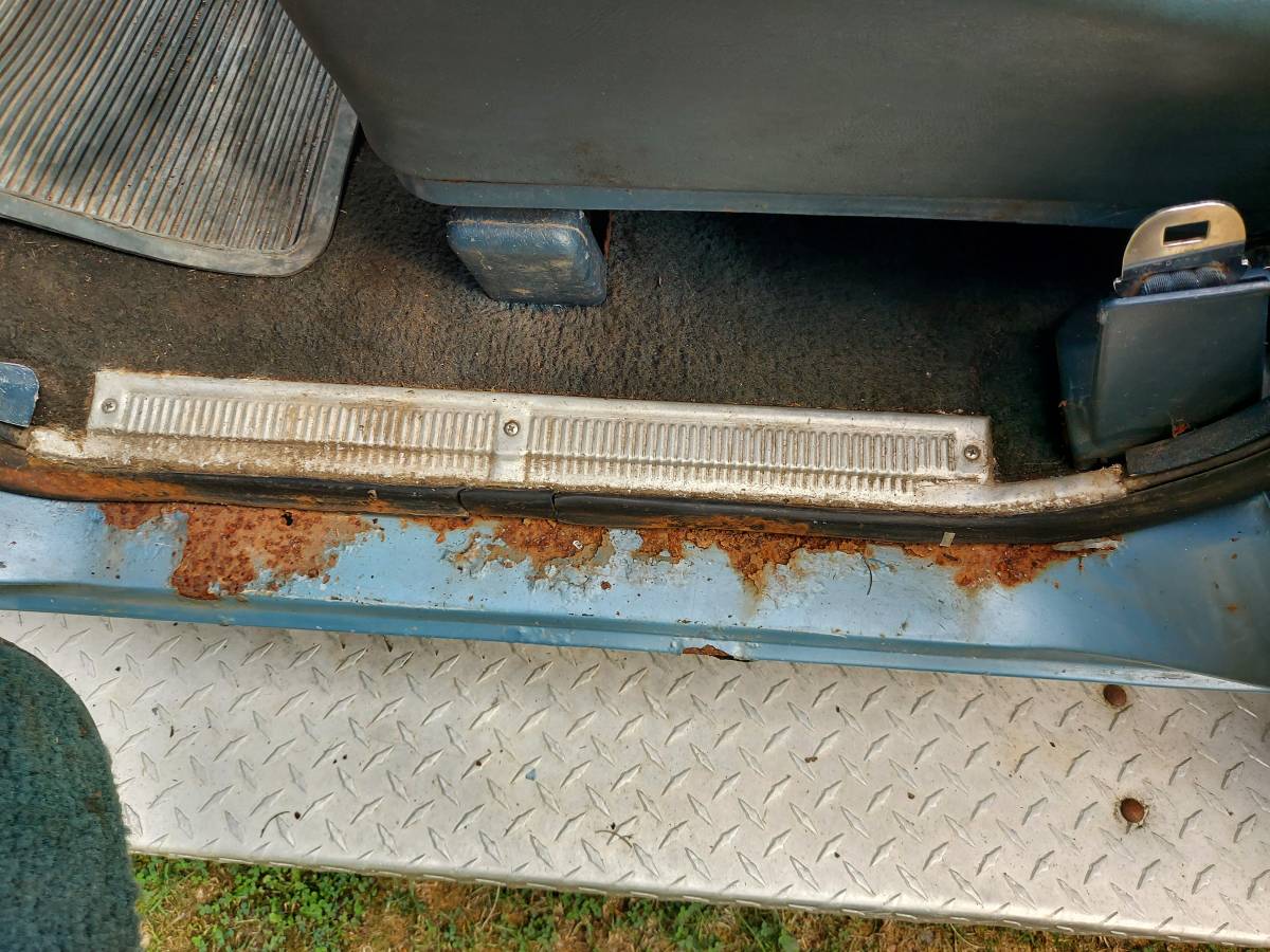 Gmc-suburban-diesel-1984-blue-2
