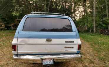 Gmc-suburban-diesel-1984-blue-3