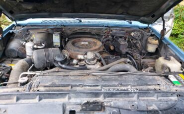 Gmc-suburban-diesel-1984-blue-4
