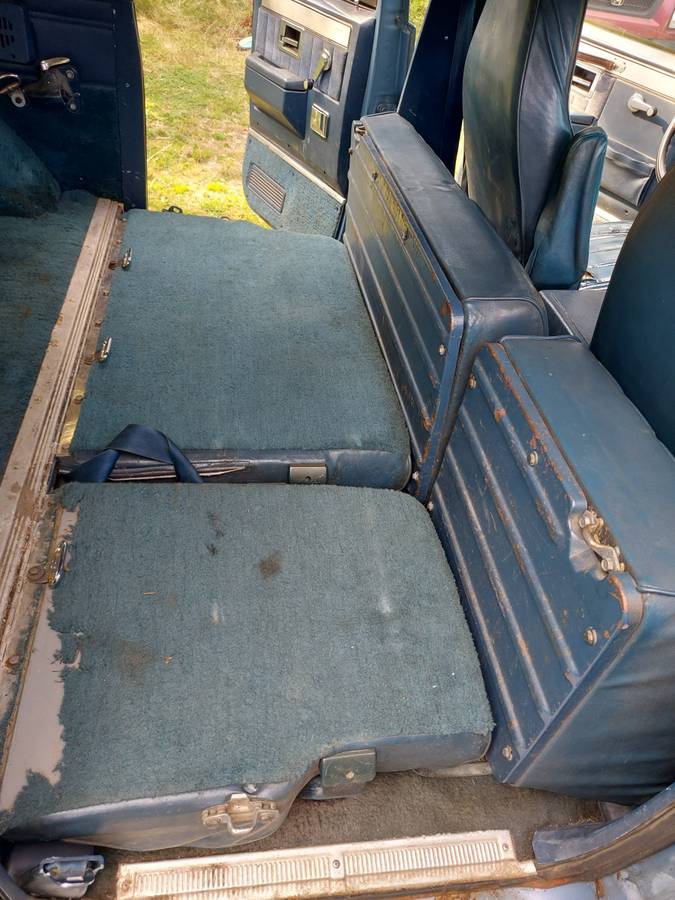 Gmc-suburban-diesel-1984-blue-6