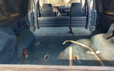 Gmc-suburban-diesel-1984-blue-7