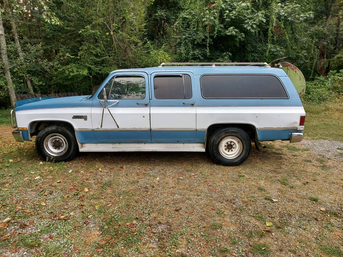Gmc-suburban-diesel-1984-blue-8