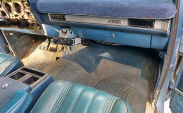 Gmc-suburban-diesel-1984-blue-9
