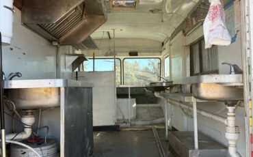 Gmc-value-van-1976-white-3