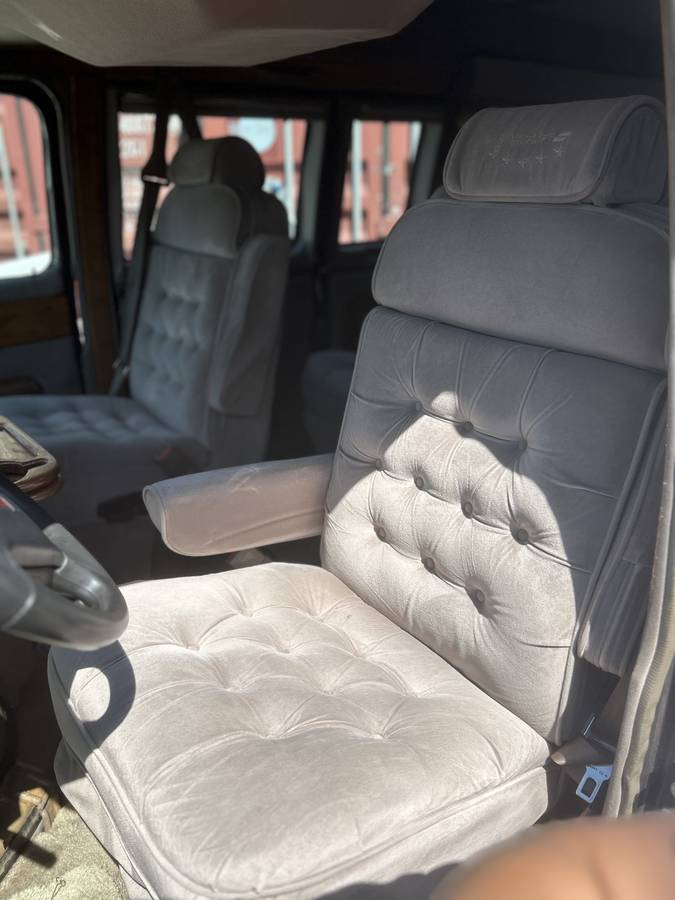 Gmc-vandura-2500-1993-silver-5