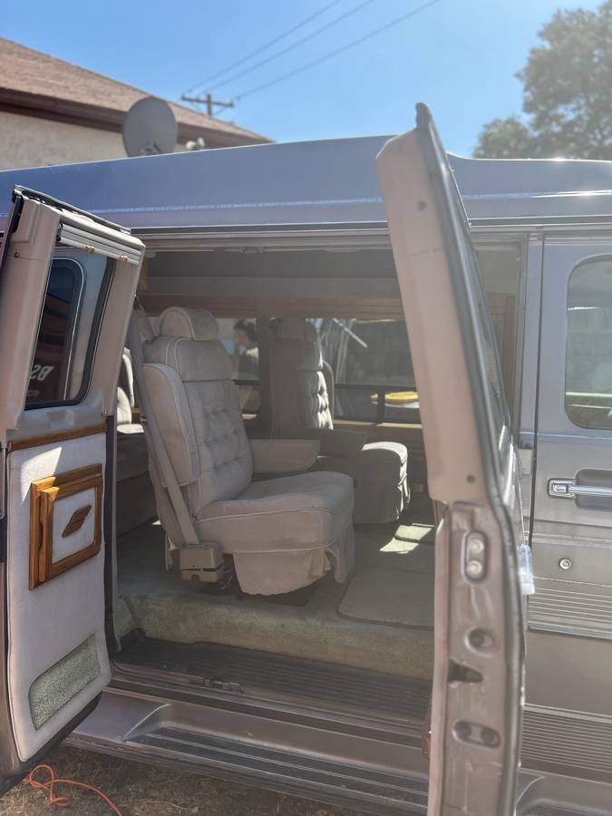 Gmc-vandura-2500-1993-silver-7