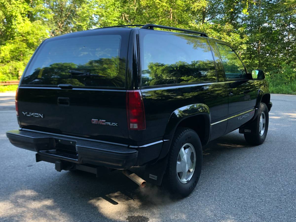 Gmc-yukon-1993-black-43