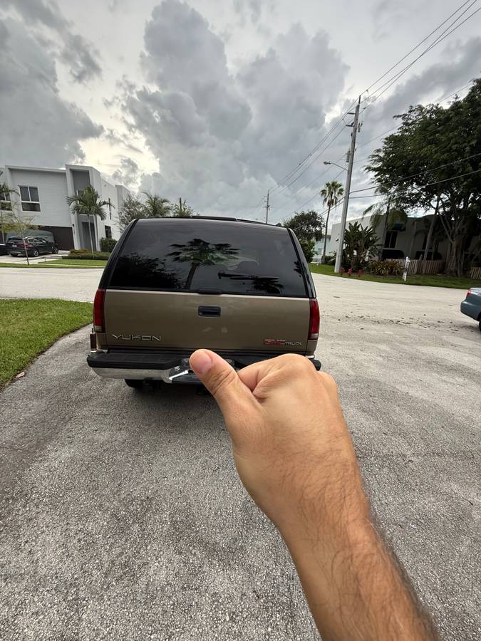 Gmc-yukon-diesel-1995-silver-3