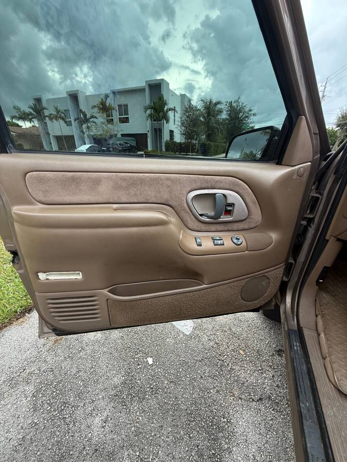 Gmc-yukon-diesel-1995-silver-6