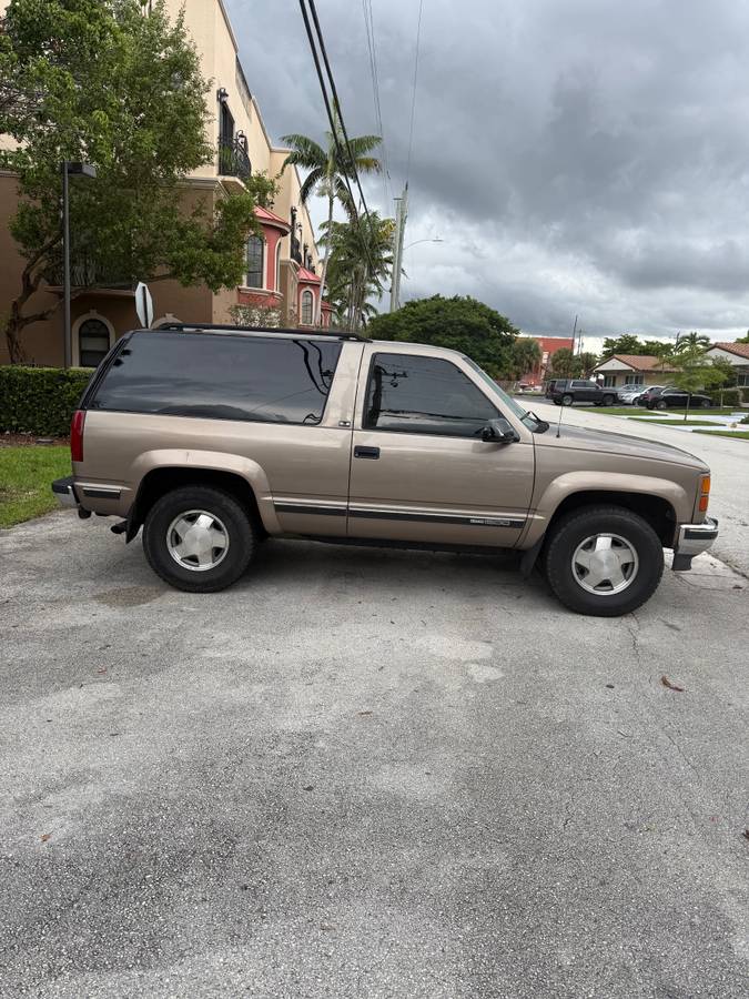 Gmc-yukon-diesel-1995-silver