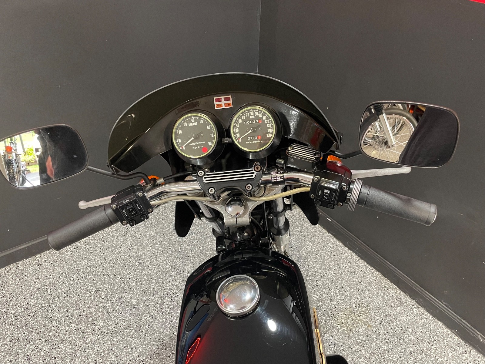 Harley-Davidson-Cafe-Racer-1977-21