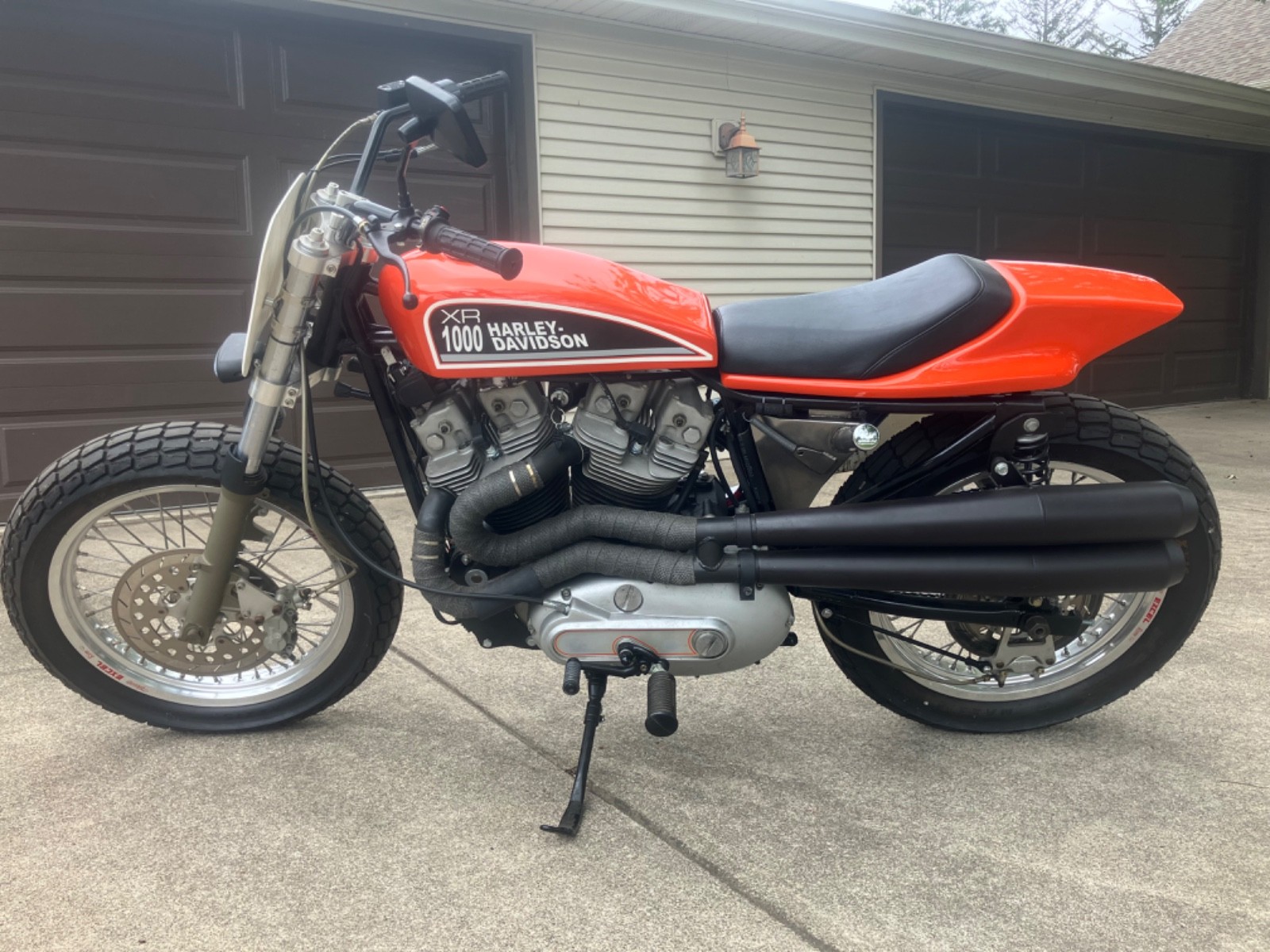 Harley-Davidson-H-D-XR-1000-eng.-flat-track-1983-1