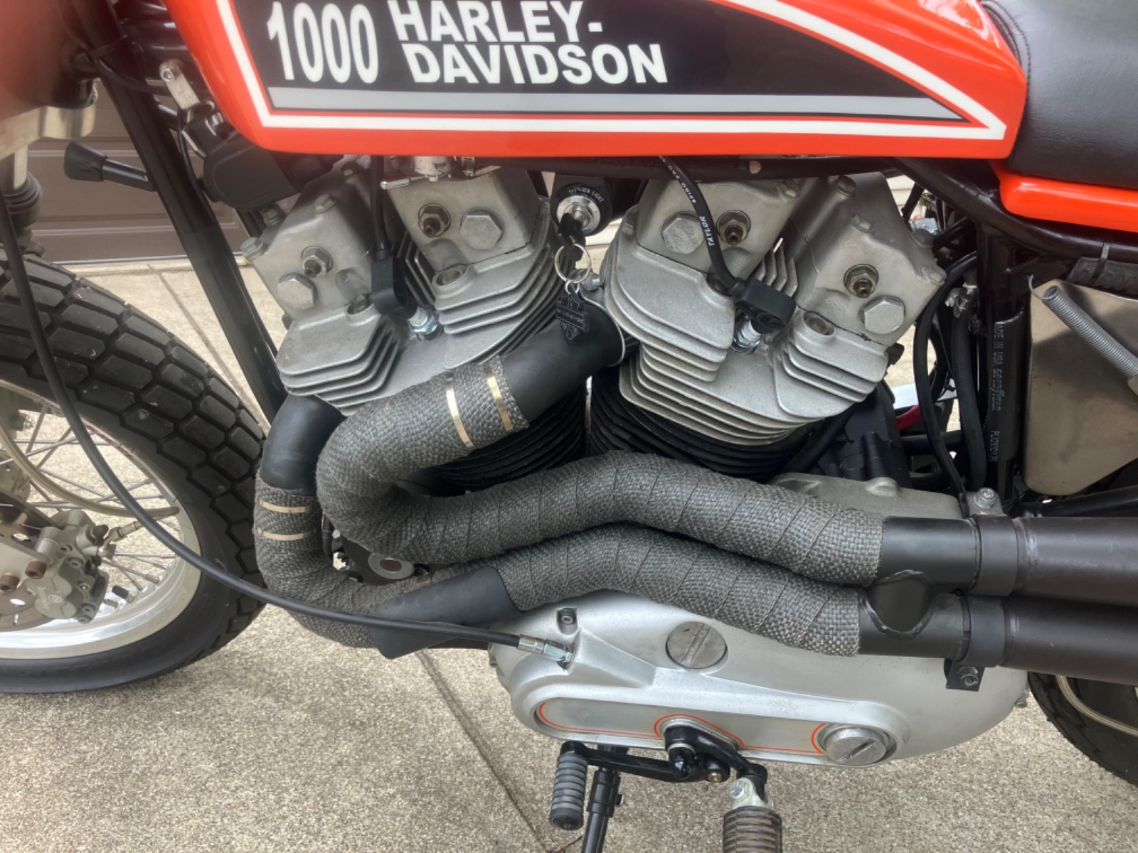 Harley-Davidson-H-D-XR-1000-eng.-flat-track-1983-3
