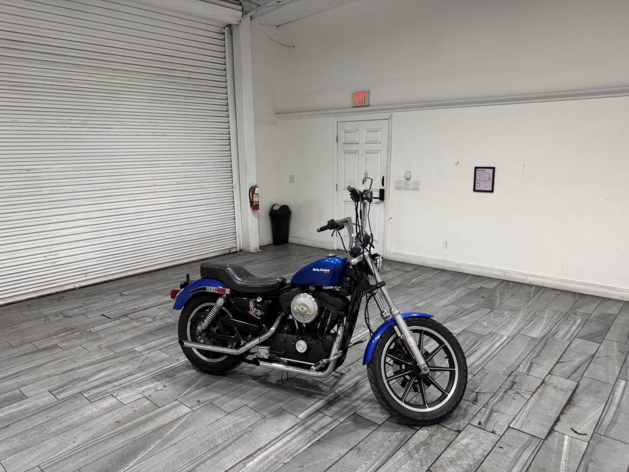 Harley-Davidson-XL-883-Hugger-1988-Motorcycles-Scooters