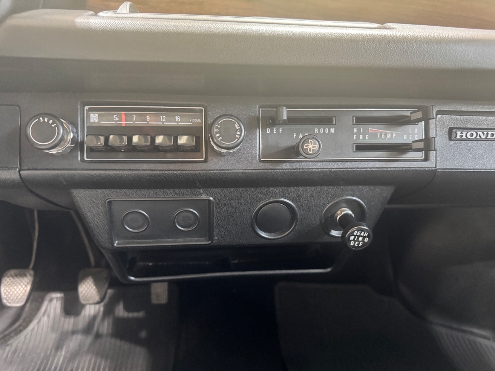 Honda-Civic-1977-Hatchback-18