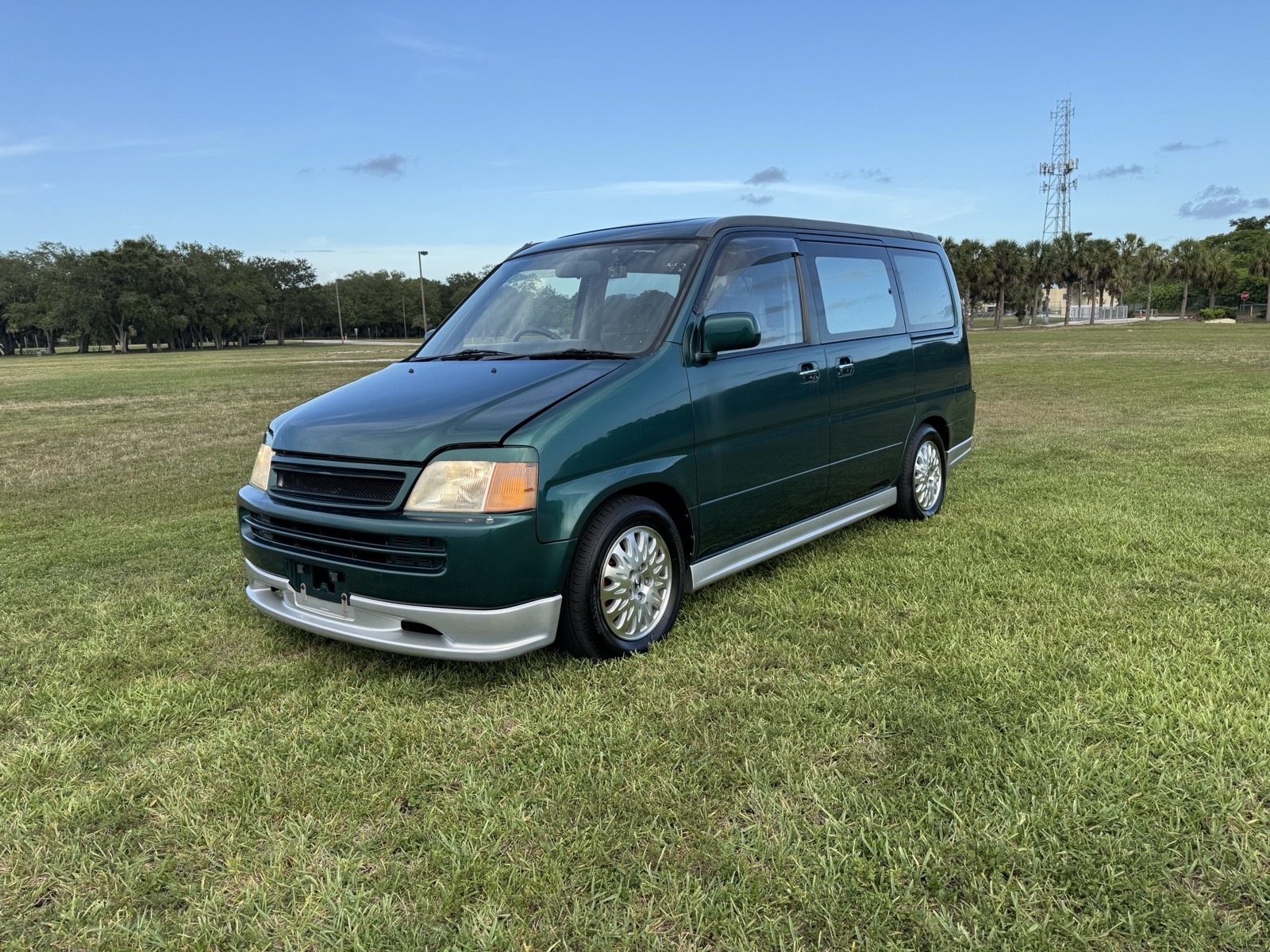 Honda-Stepwgn-4WD-1996-SUV-1