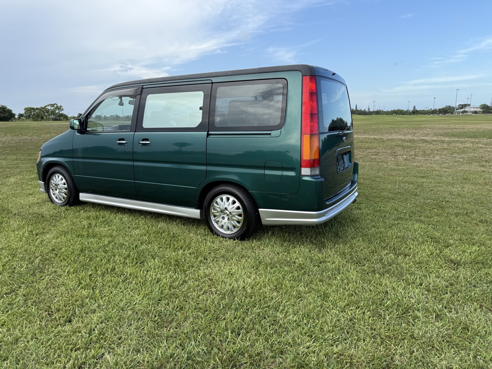 Honda-Stepwgn-4WD-1996-SUV-13