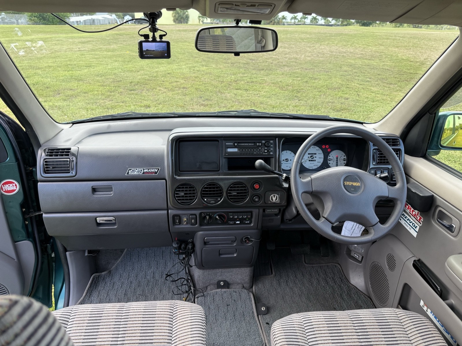 Honda-Stepwgn-4WD-1996-SUV-19
