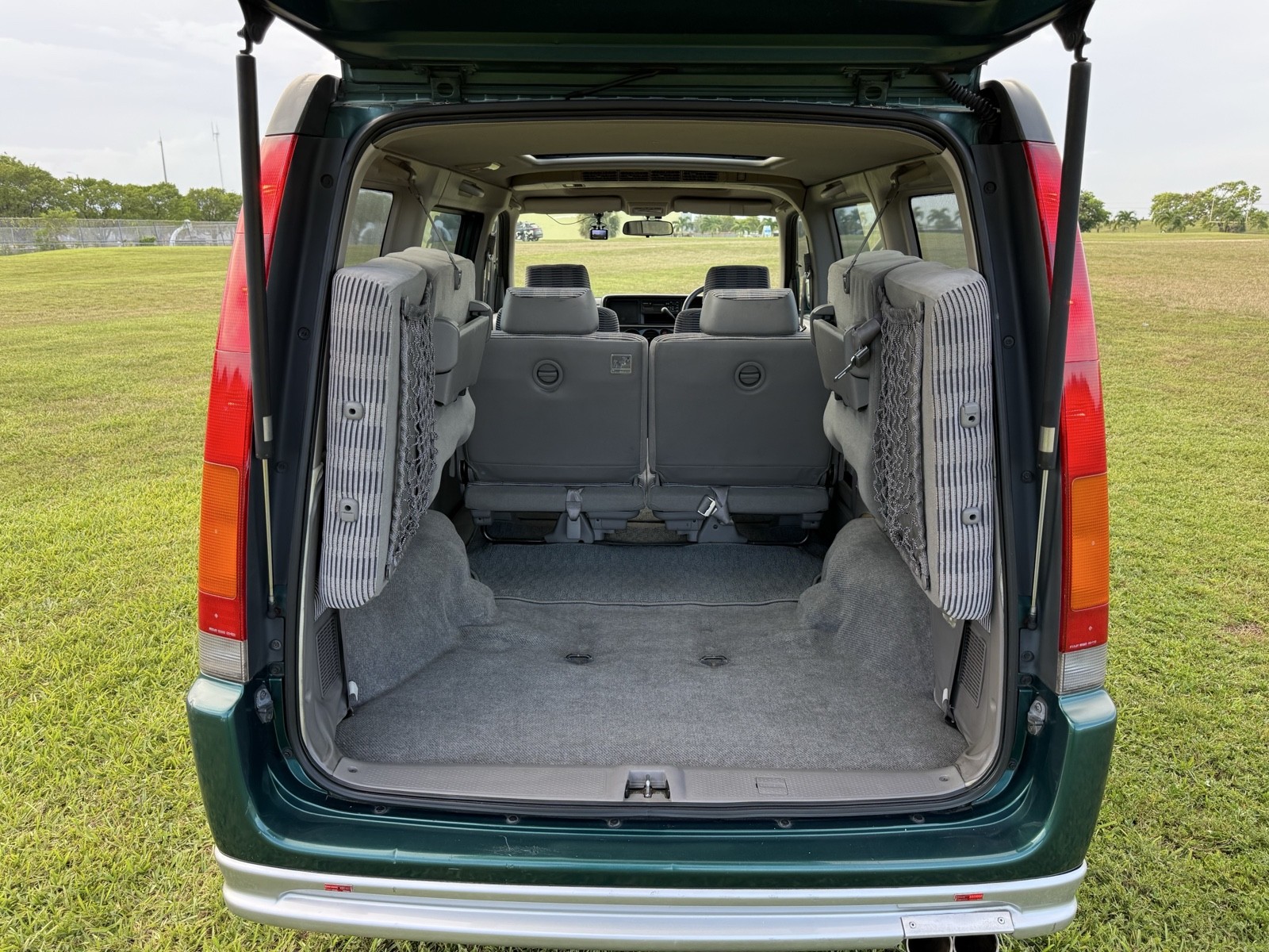 Honda-Stepwgn-4WD-1996-SUV-28