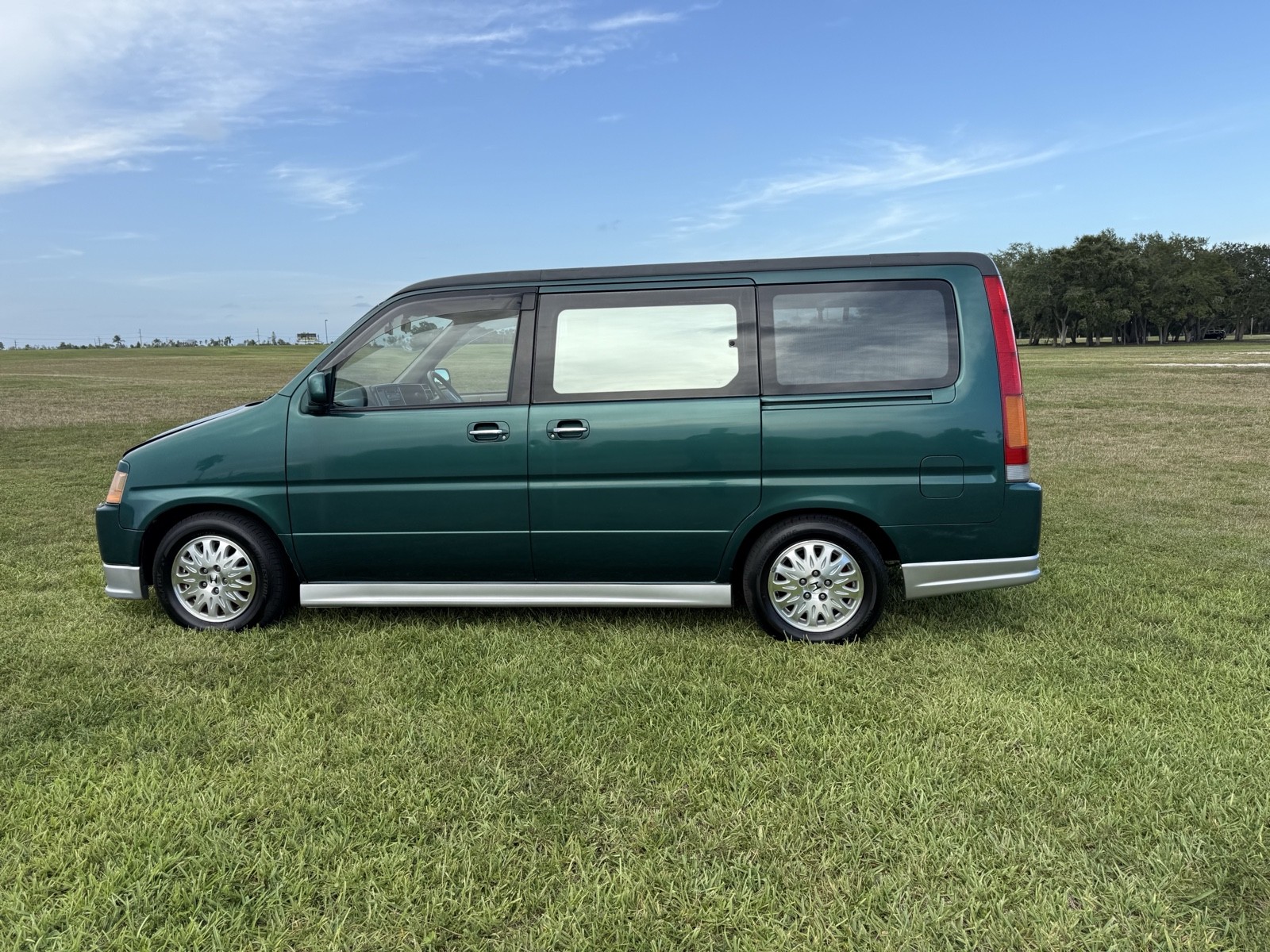 Honda-Stepwgn-4WD-1996-SUV-3