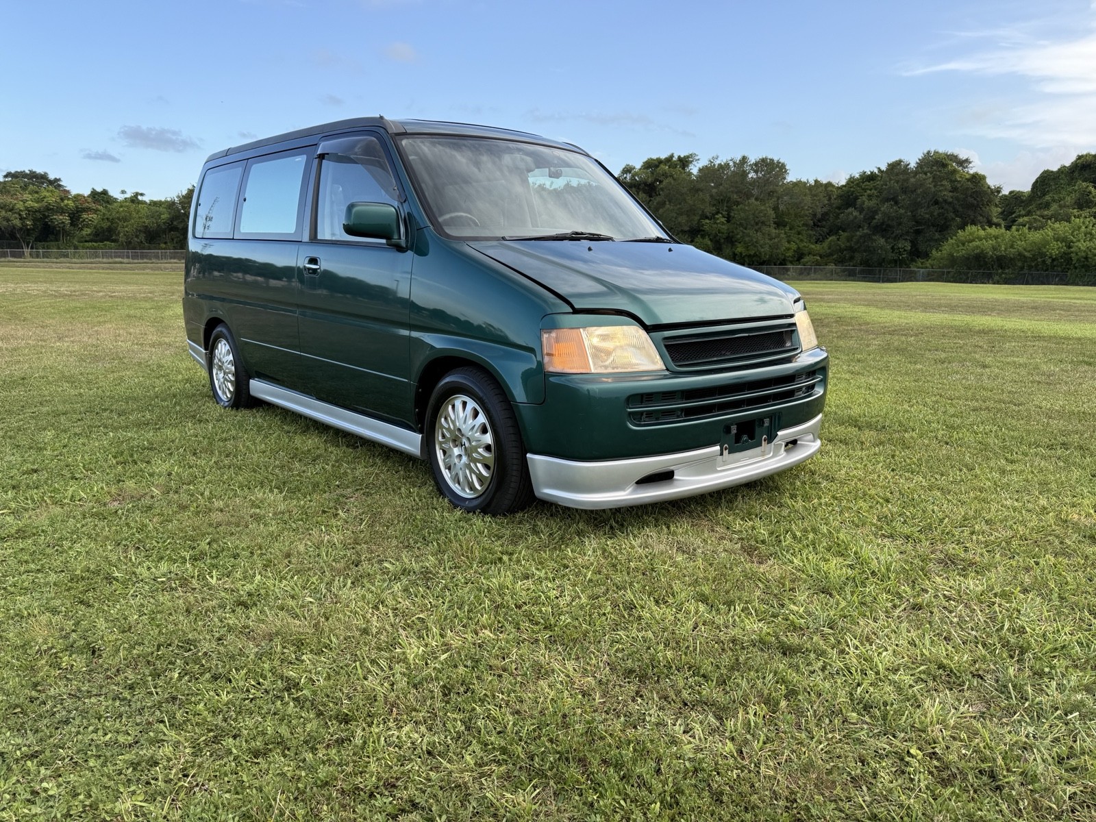 Honda-Stepwgn-4WD-1996-SUV