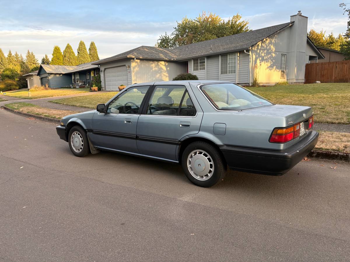 Honda-accord-1989-7