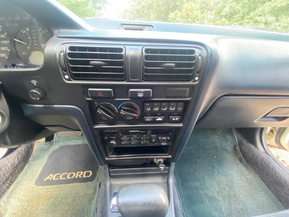 Honda-accord-1993-18