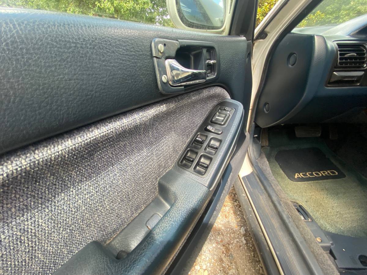 Honda-accord-1993-9