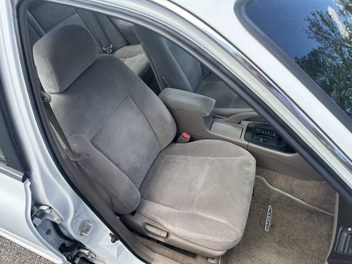Honda-accord-ex-1995-white-7