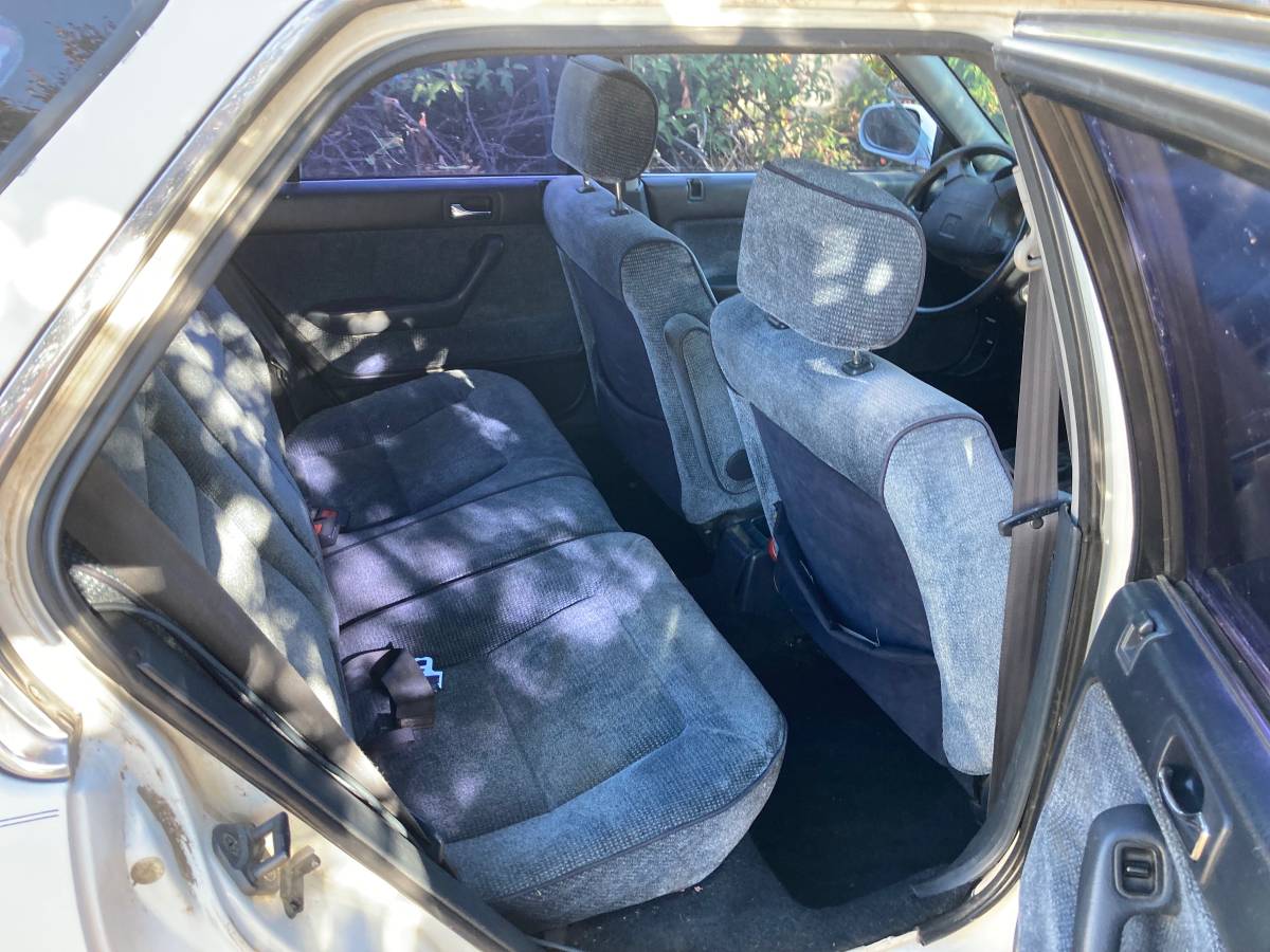 Honda-accord-lx-1992-white-2