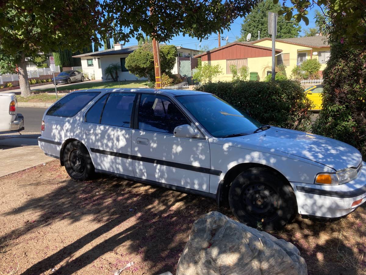 Honda-accord-lx-1992-white