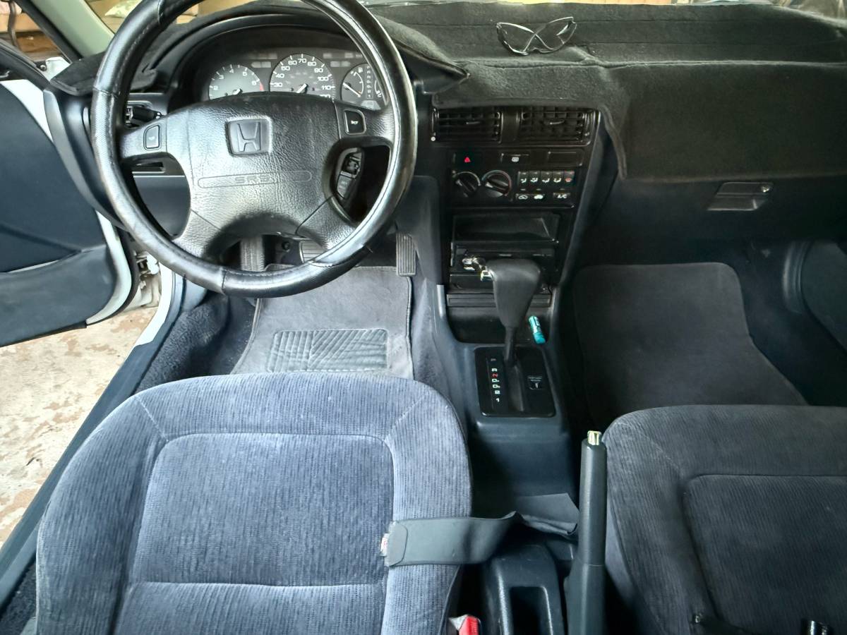 Honda-accord-lx-1993-white-3