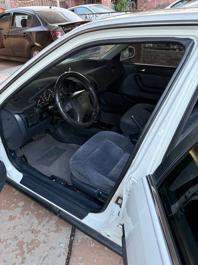 Honda-accord-lx-1993-white-4
