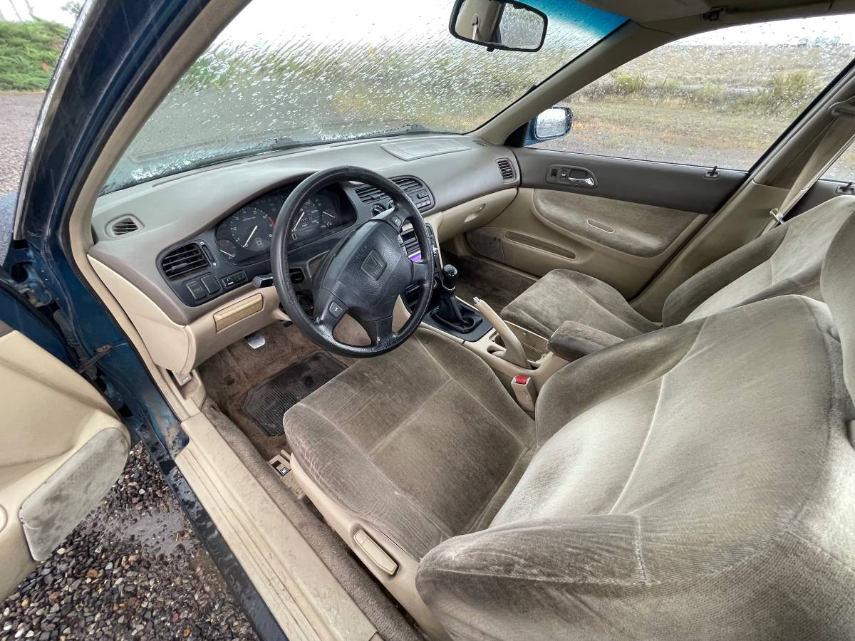 Honda-accord-lx-1995-green-11