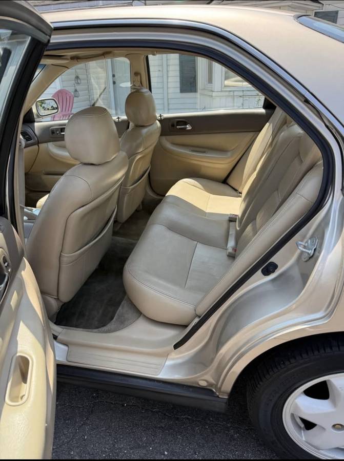 Honda-accord-sedan-1995-1