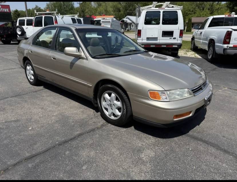 Honda-accord-sedan-1995-10