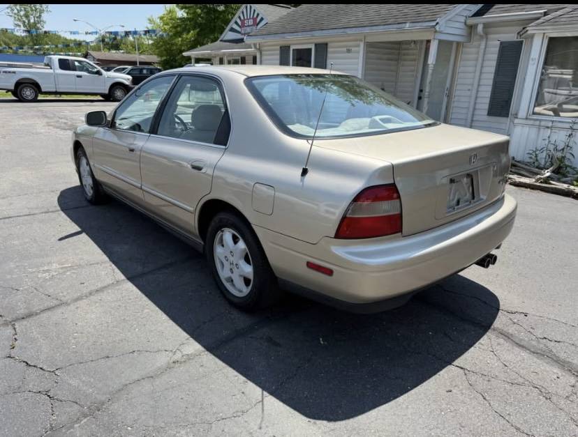 Honda-accord-sedan-1995-6