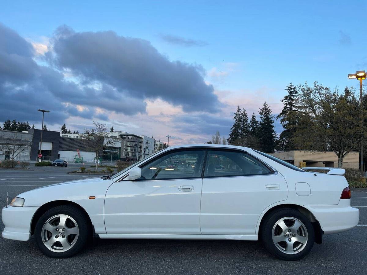 Honda-integra-1995-white-1