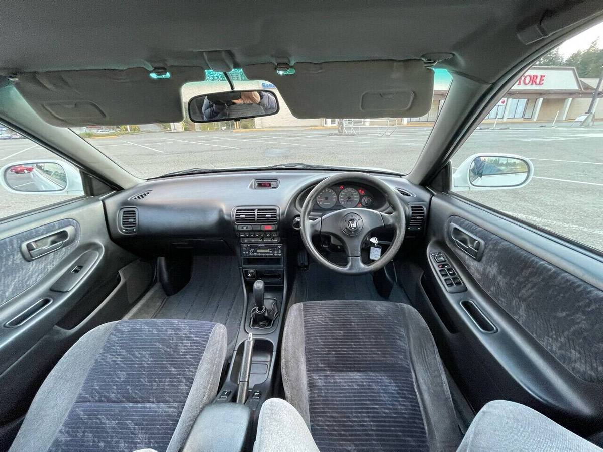 Honda-integra-1995-white-11