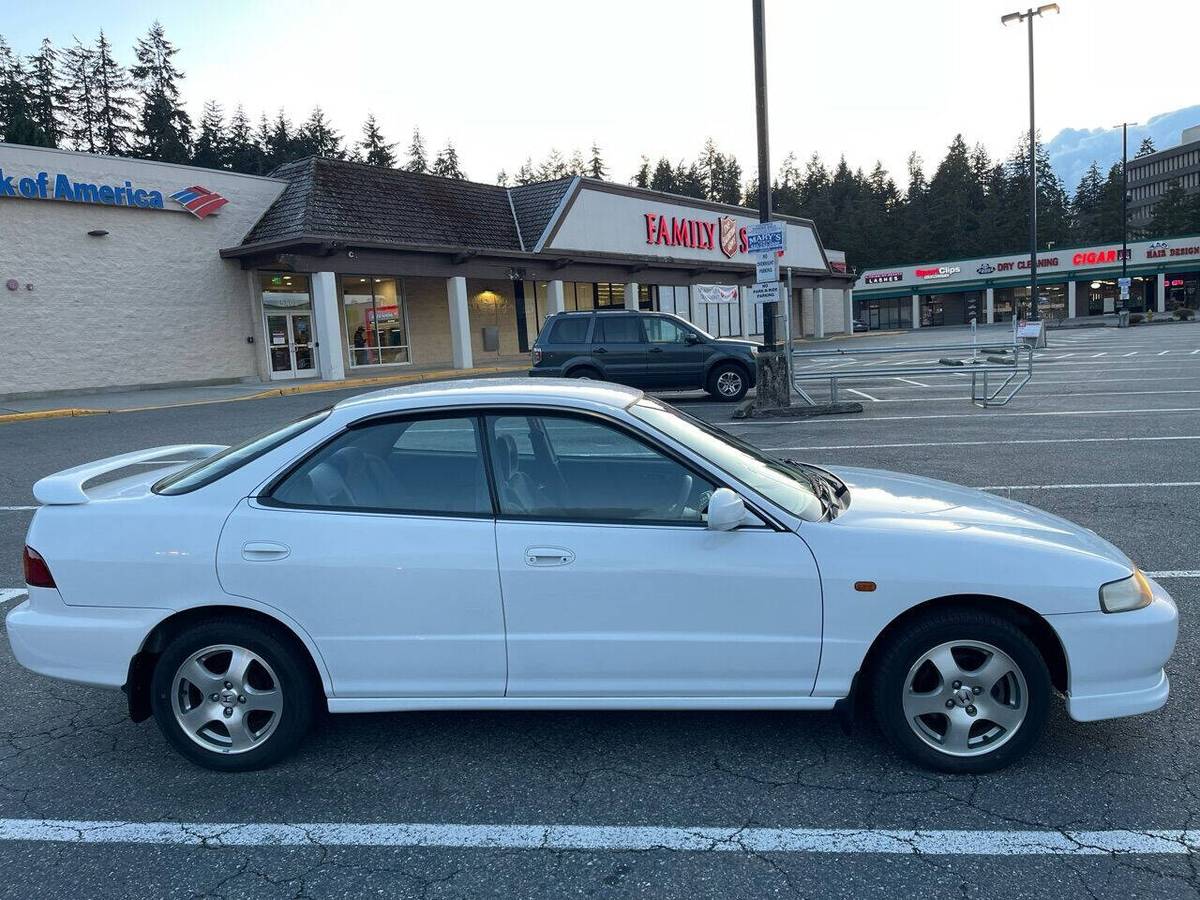 Honda-integra-1995-white-4