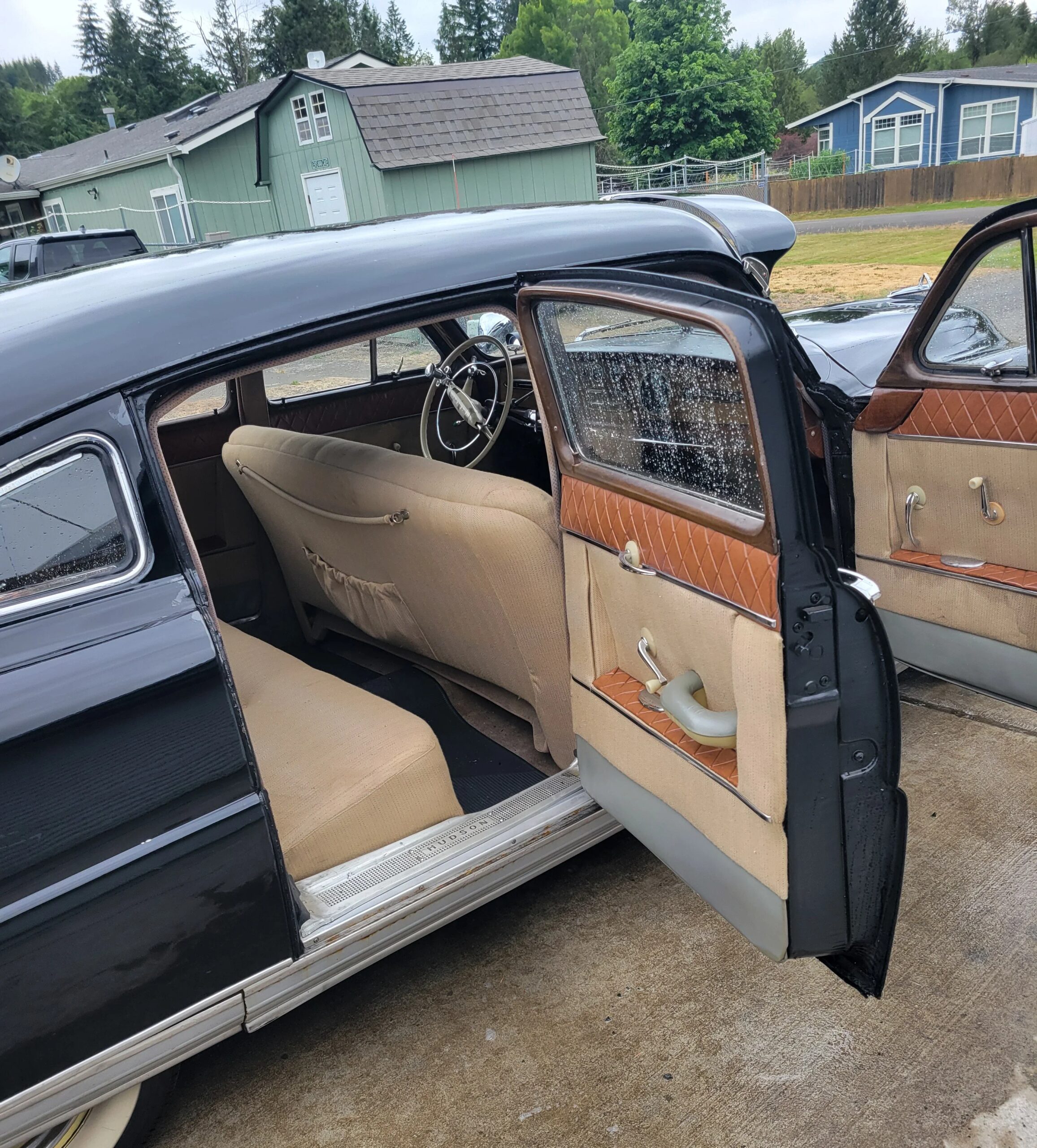Hudson-Commodore-1949-Black-Beige-1