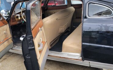 Hudson-Commodore-1949-Black-Beige-3