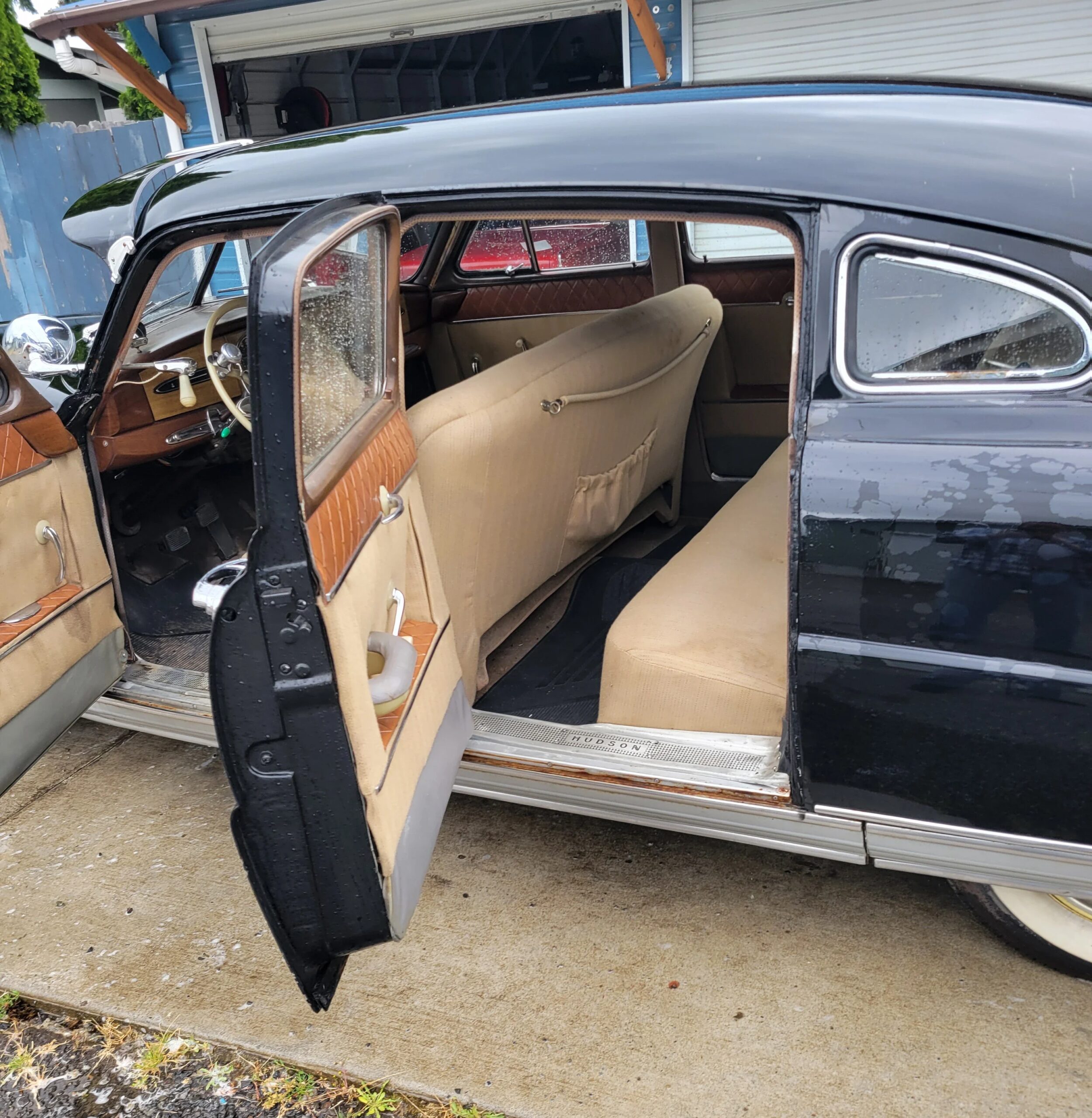 Hudson-Commodore-1949-Black-Beige-3