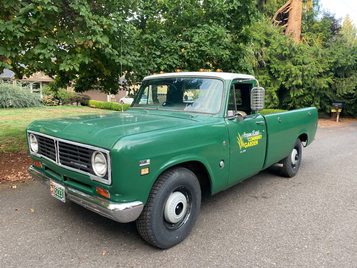 International-1210-camper-special-1973-green-10