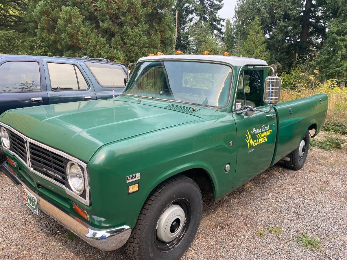 International-1210-camper-special-1973-green-13