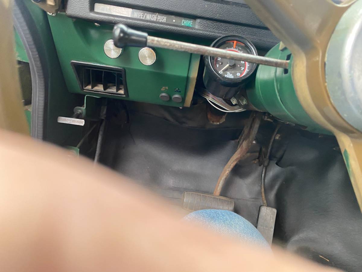 International-1210-camper-special-1973-green-15