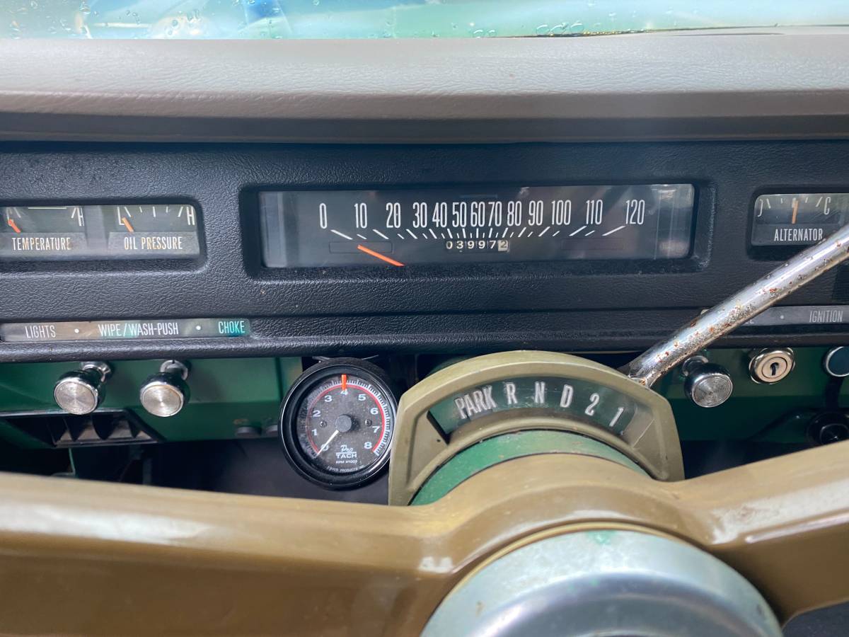 International-1210-camper-special-1973-green-16