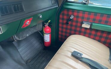 International-1210-camper-special-1973-green-18
